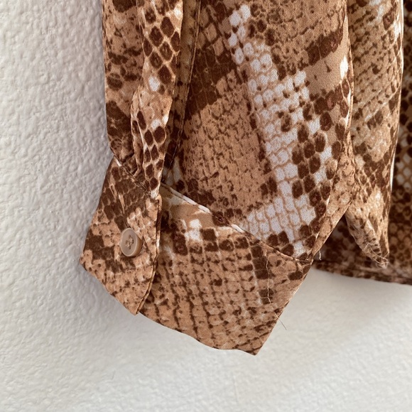 H&M Women's Animal Print Button Down Blouse Top Long Sleeve Size 6 - Picture 3 of 8